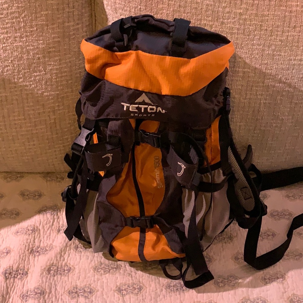 Teton sports summit 1500 hiking backpack